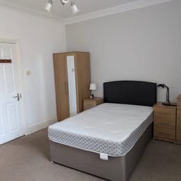 Room Ellys Road in Coventry