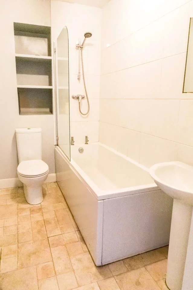 Room Coldharbour Lane in Greater London