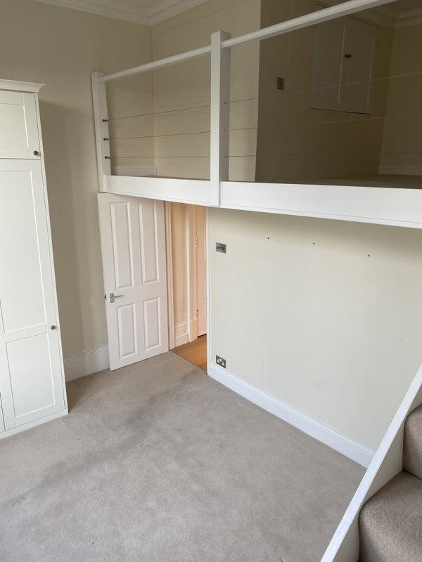 Flat Clapham Common North Side in Greater London