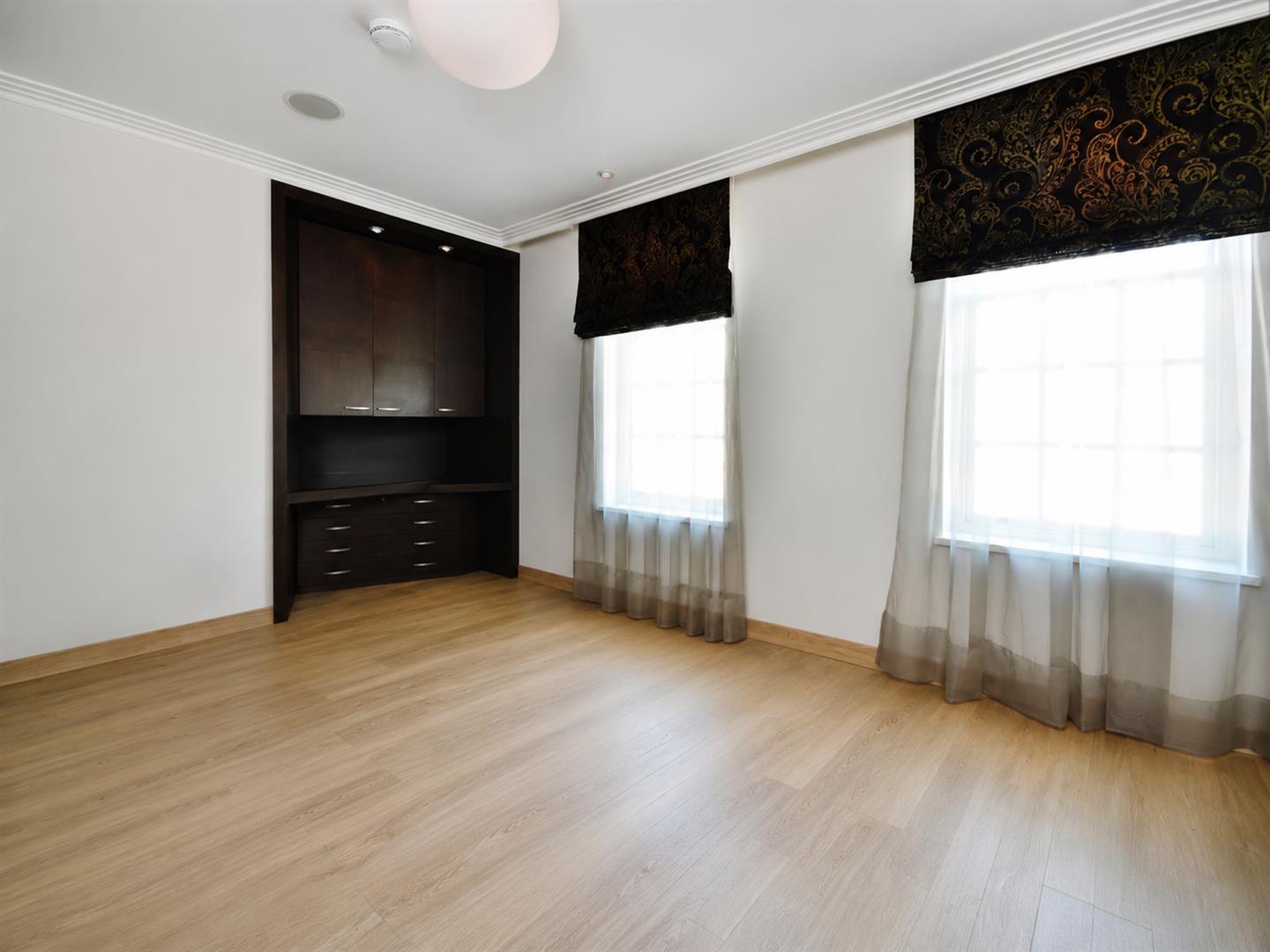 Flat Old Brompton Road in Greater London