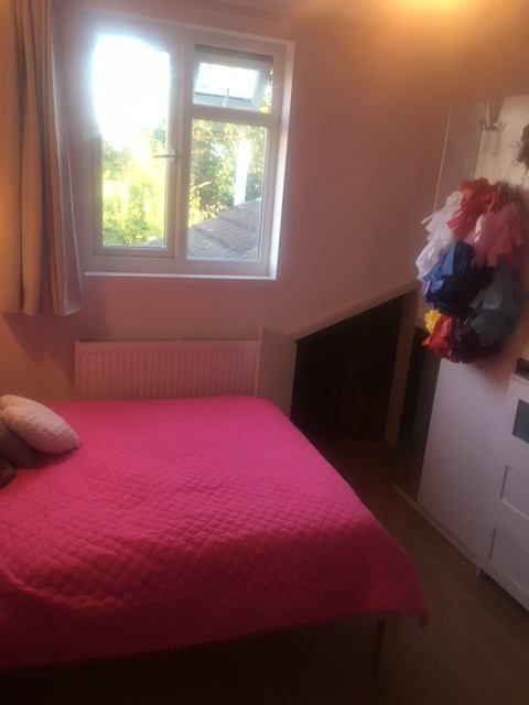 Room Effra Road in Greater London