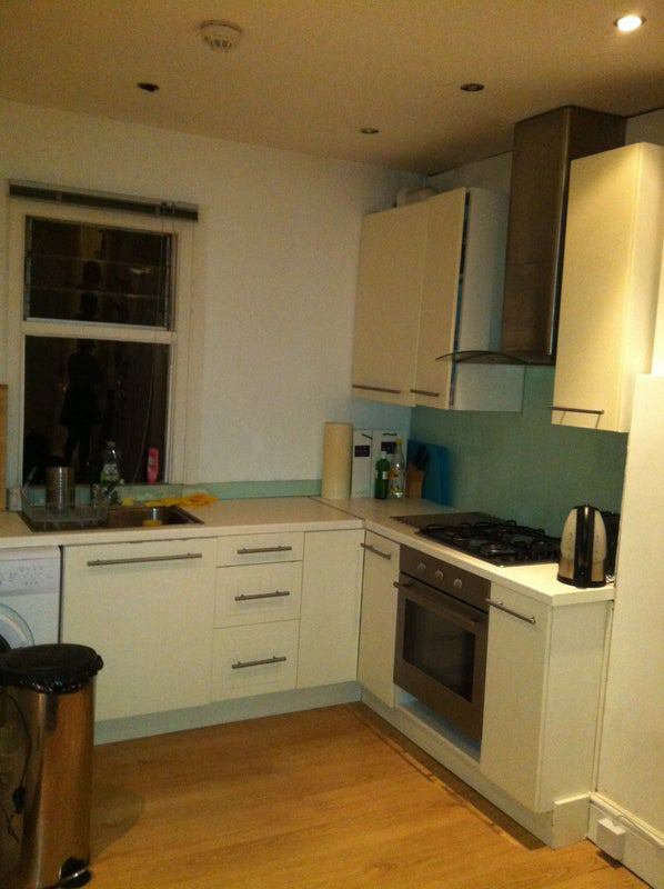 Room Effra Road in Greater London