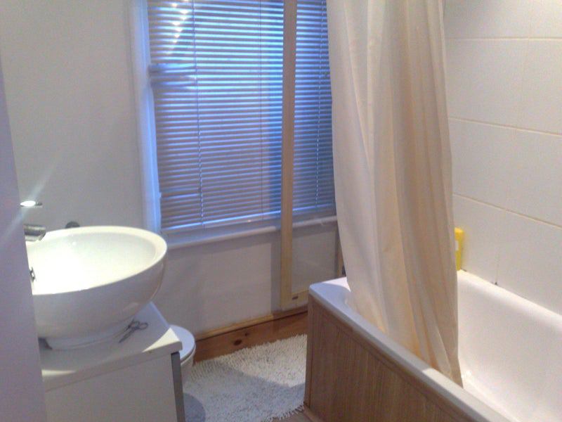 Room Effra Road in Greater London