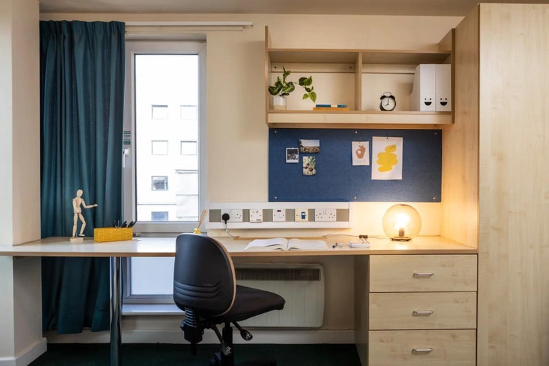 Room Burley Road in Leeds