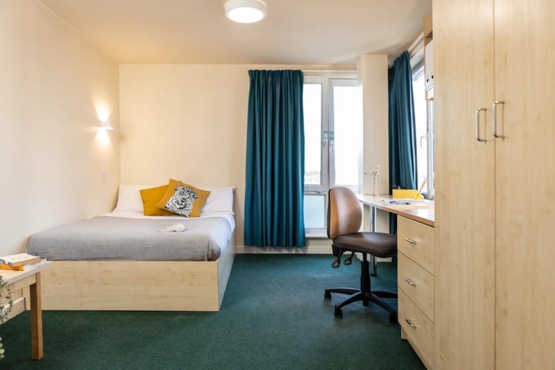 Room Burley Road in Leeds