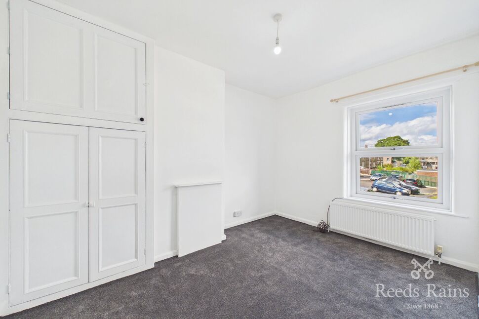 Flat Rose Avenue in Kirklees