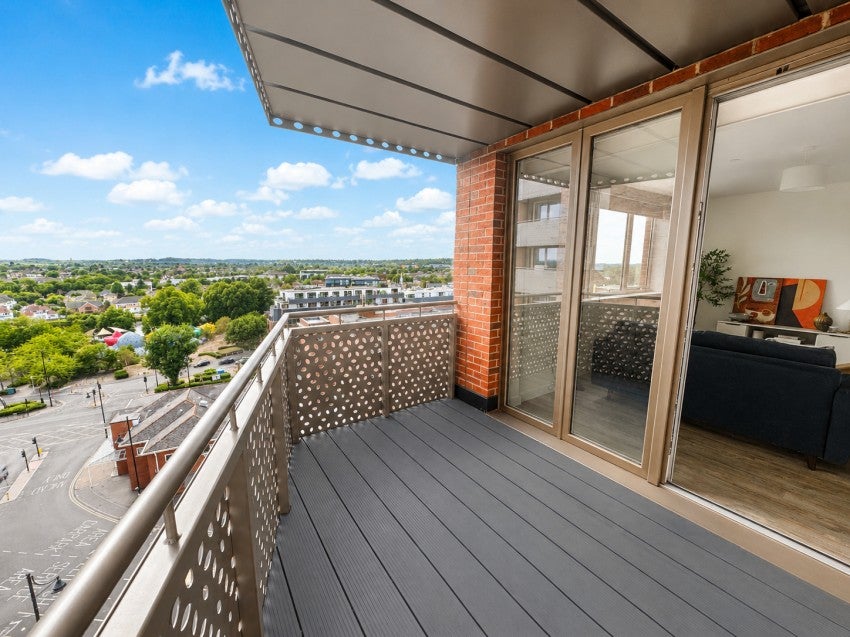 Flat Elmsleigh Road in Borough of Spelthorne