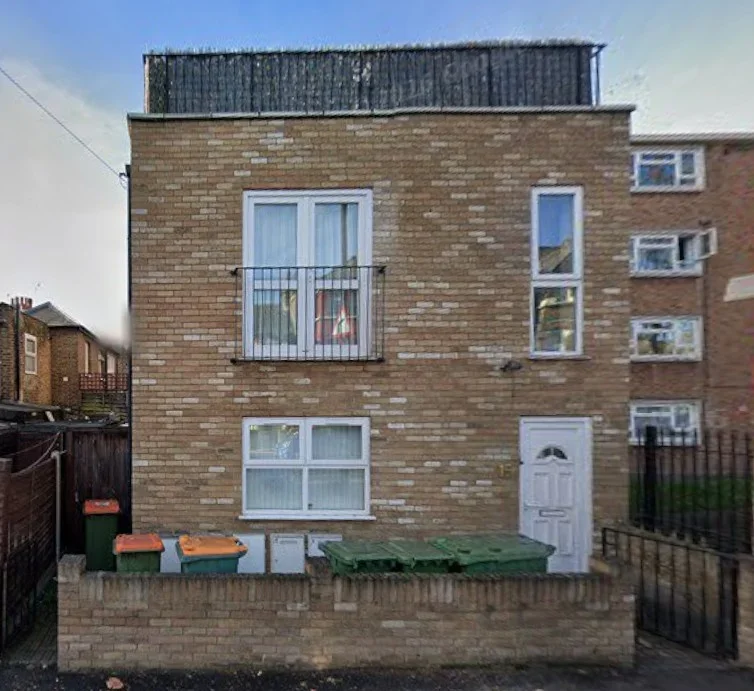 Flat Rabbits Road in Greater London