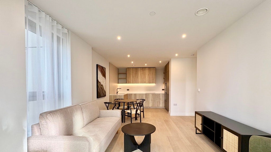 Flat Bodley Way in Greater London
