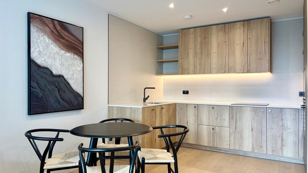 Flat Bodley Way in Greater London