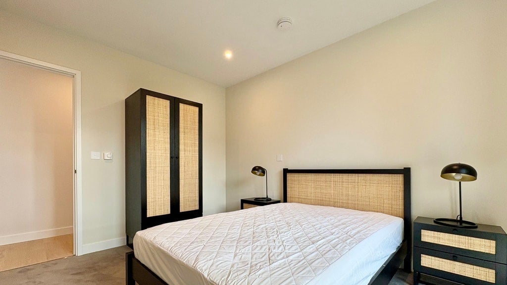 Flat Bodley Way in Greater London