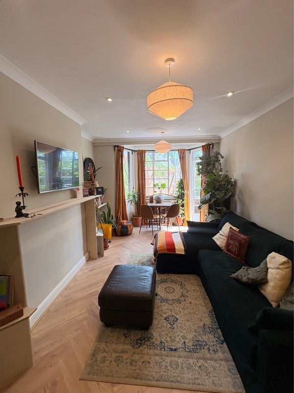 Flat Lawn Terrace in Greater London