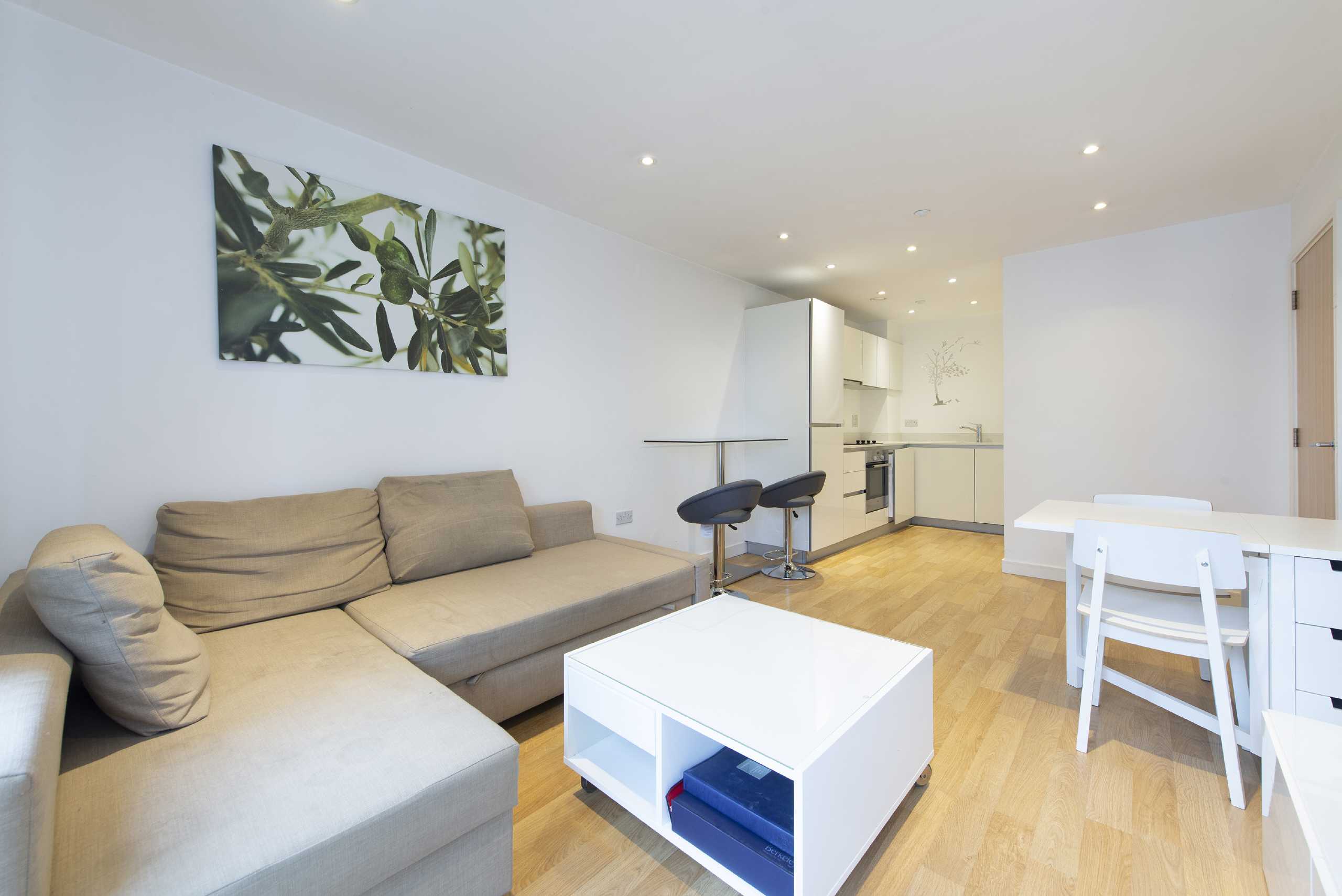 Flat Woodberry Grove in Greater London