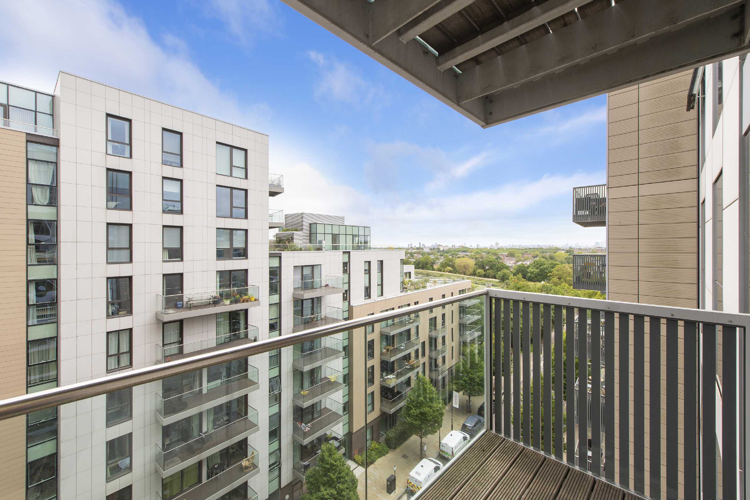 Flat Woodberry Grove in Greater London