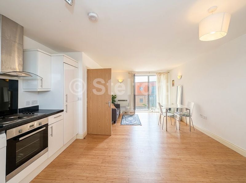 Flat Grunwick Close in Greater London