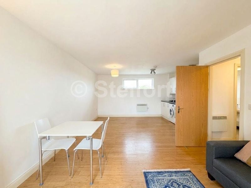 Flat Grunwick Close in Greater London