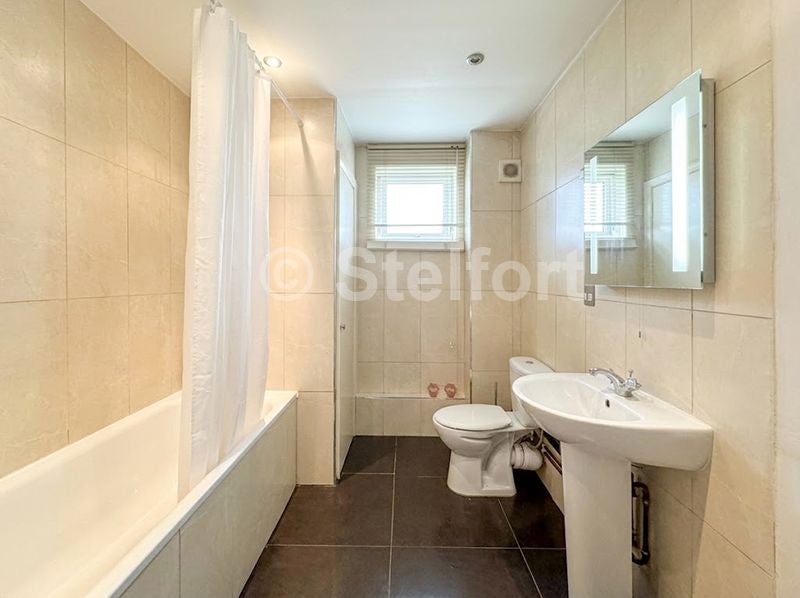 Flat Grunwick Close in Greater London