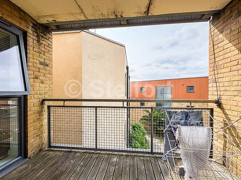 Flat Grunwick Close in Greater London