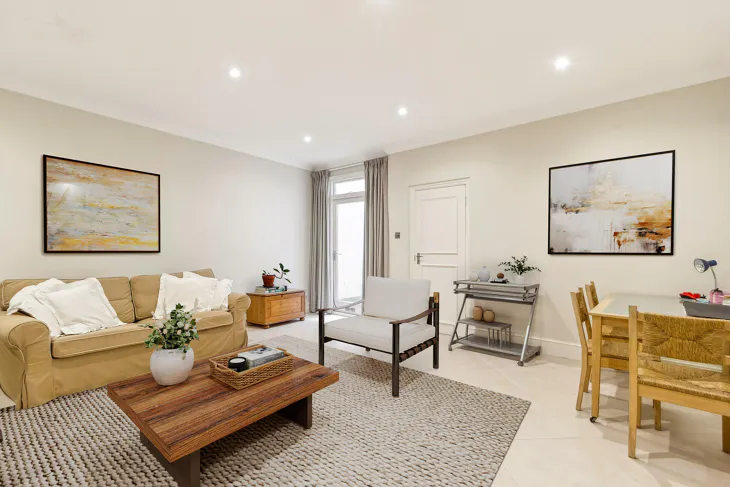 Flat Queen's Gate Terrace in Greater London