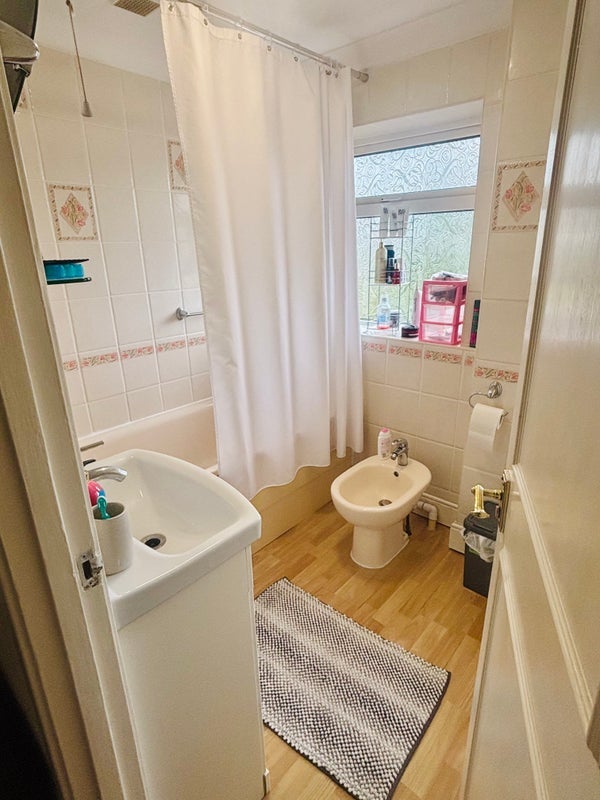 Room The Birches in Crawley