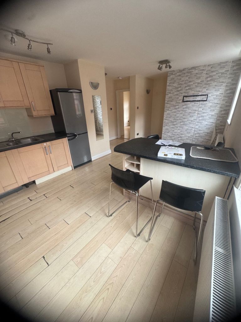 Flat Broomhill Road in Greater London