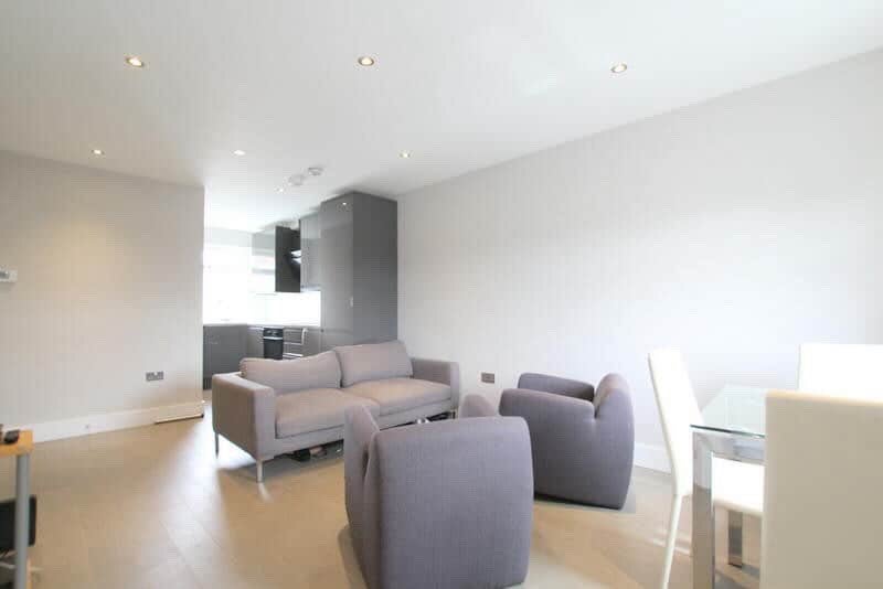 Room Kingston Road in Greater London