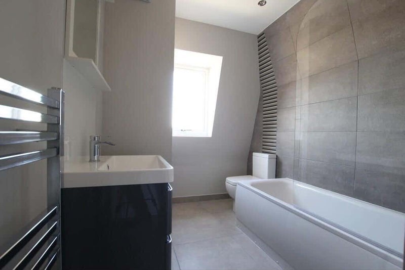 Room Kingston Road in Greater London