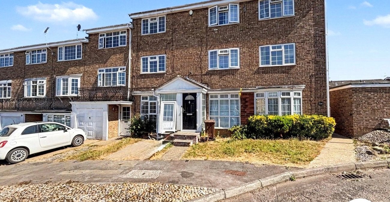 House Wheatcroft Grove in Rainham