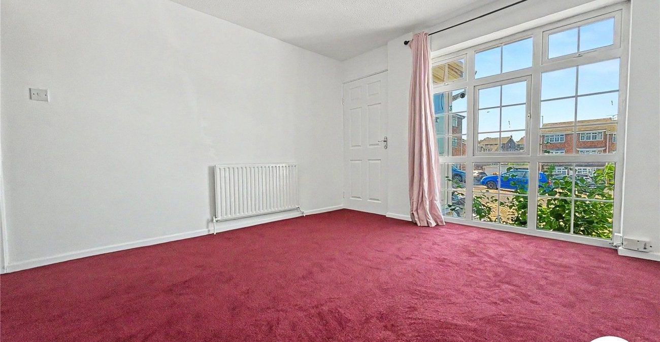 House Wheatcroft Grove in Rainham