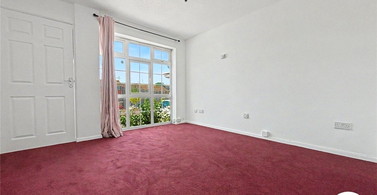 House Wheatcroft Grove in Rainham