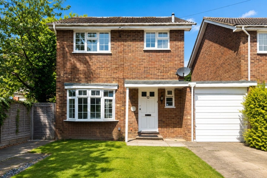 House Windle Close in Surrey Heath