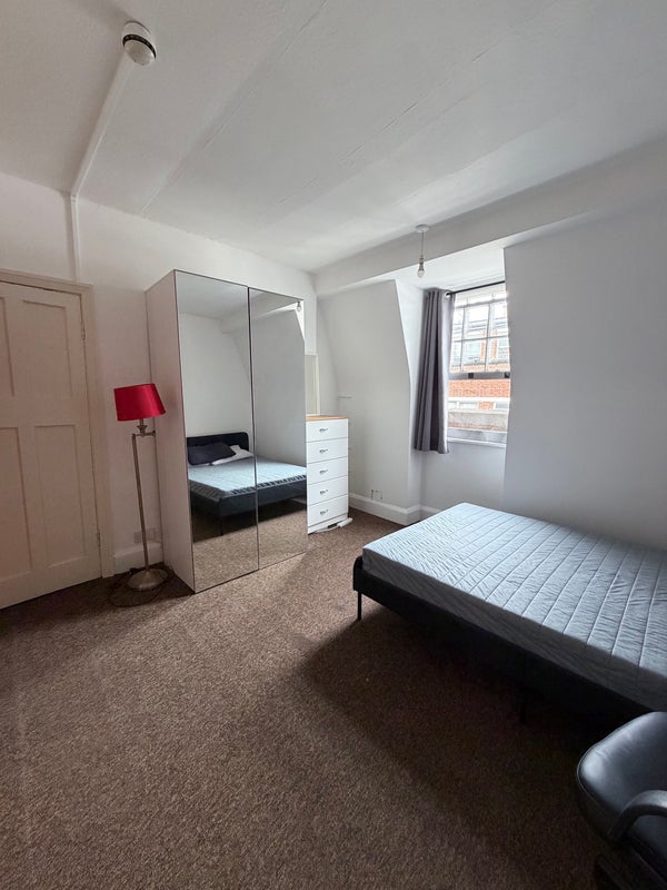 Room Orsman Road in Greater London