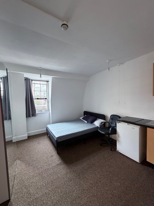 Room Orsman Road in Greater London