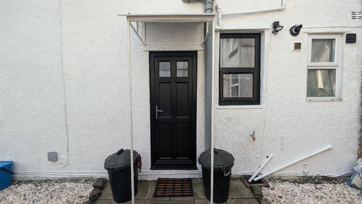 Flat Connaught Road in Cardiff