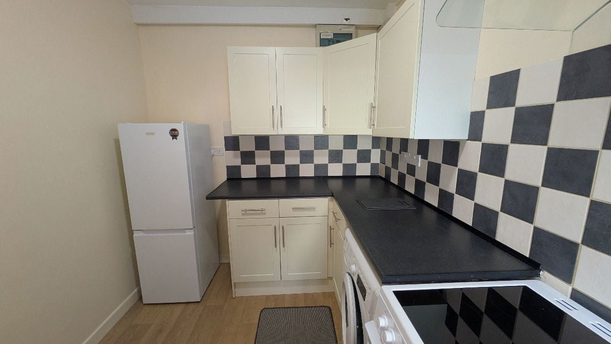 Flat Connaught Road in Cardiff