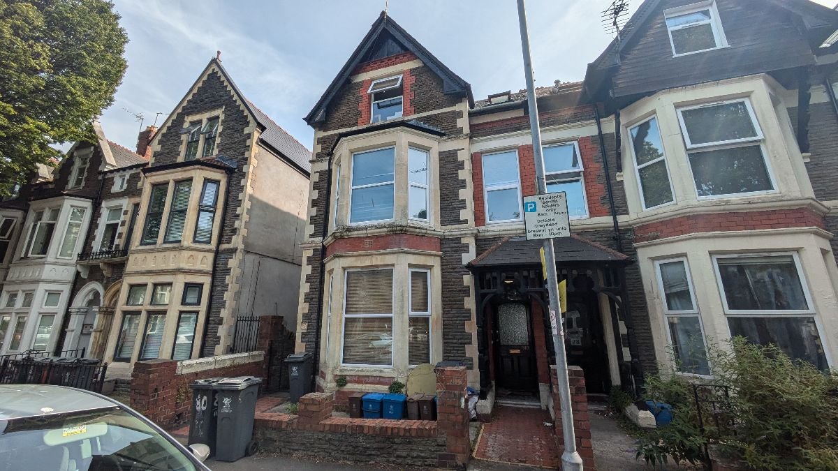 Flat Connaught Road in Cardiff