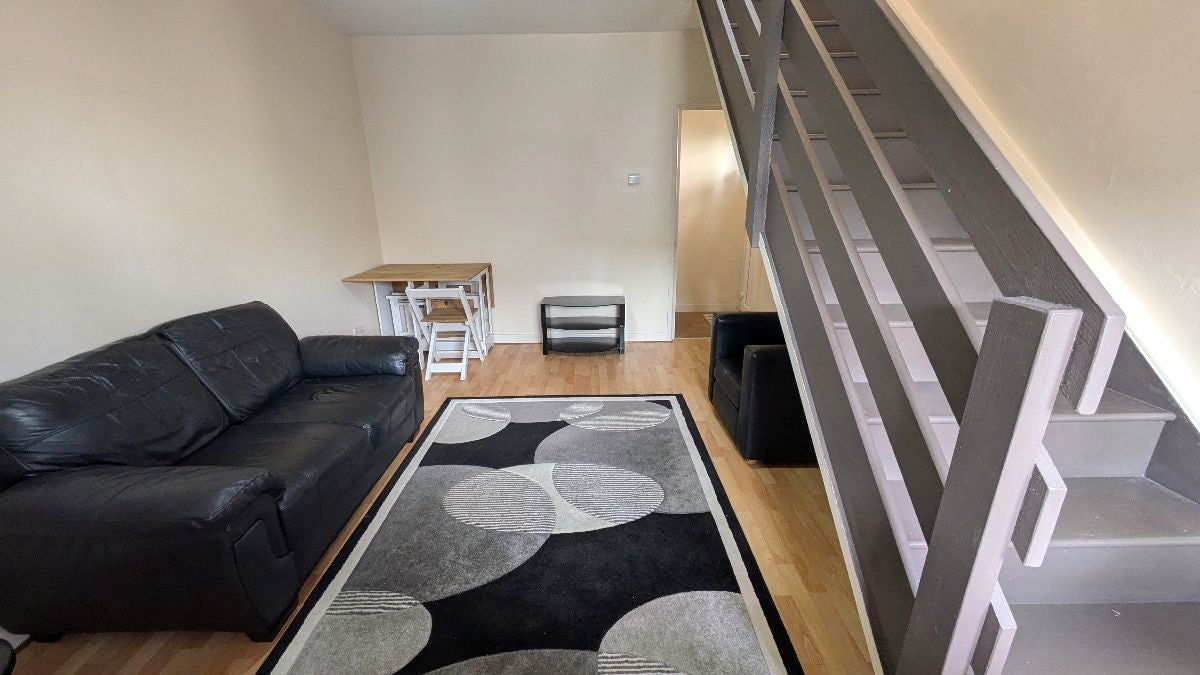 Flat Connaught Road in Cardiff