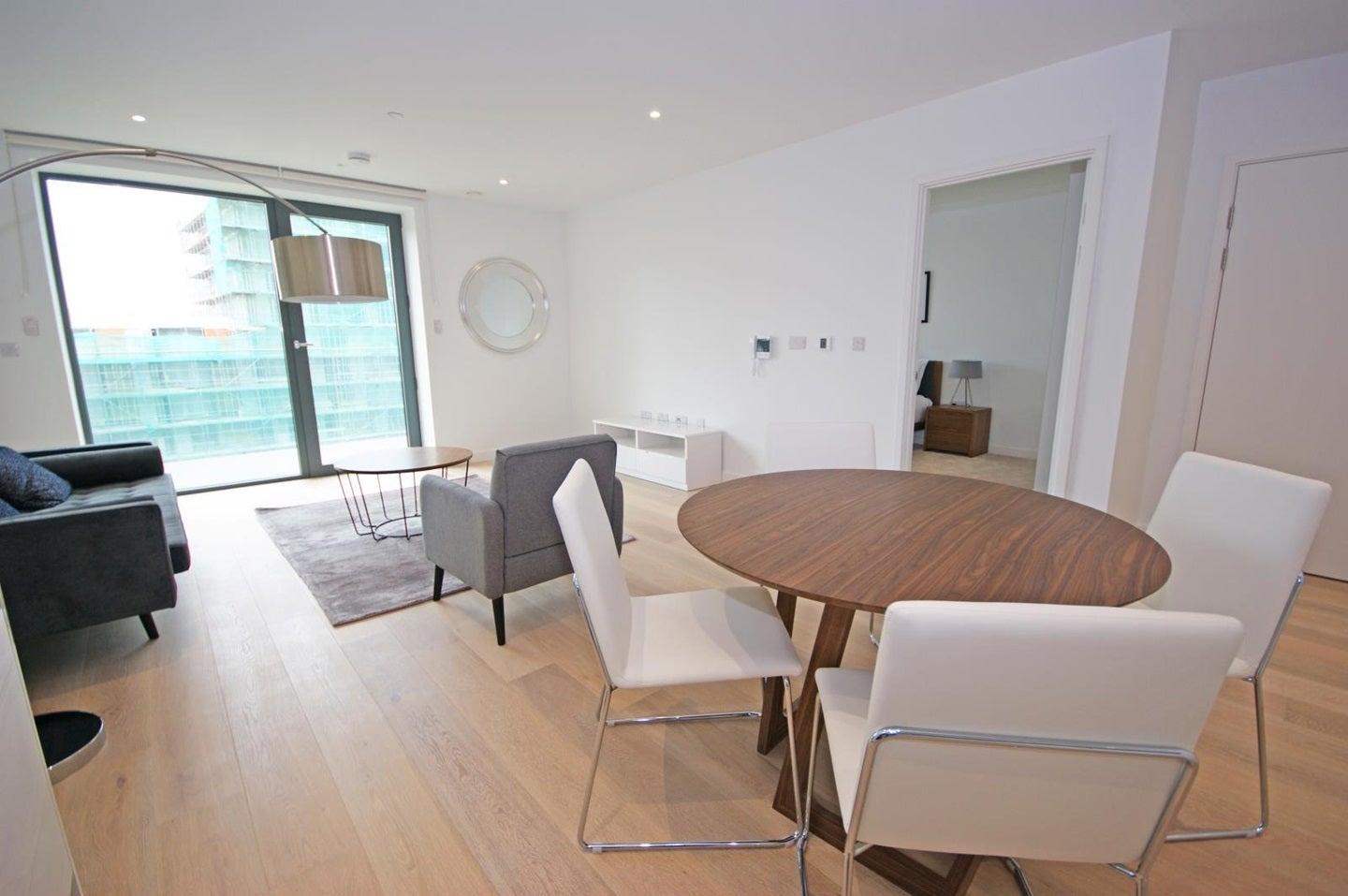 Flat Bonnet Street in Greater London