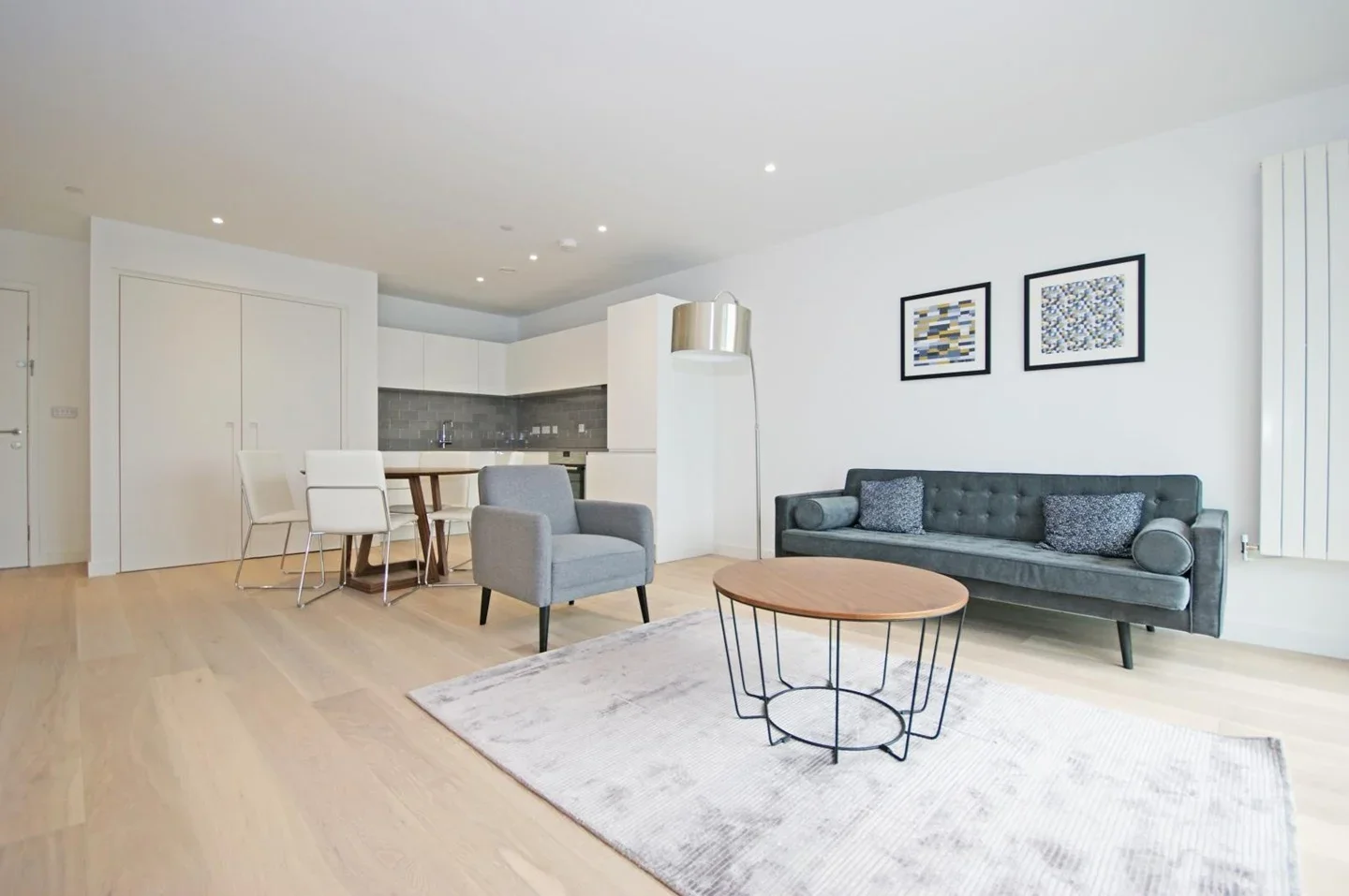 Flat Bonnet Street in Greater London