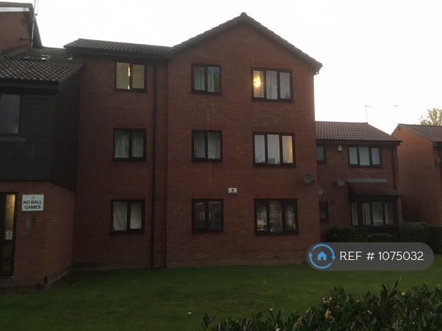 Flat Halifield Drive in Greater London