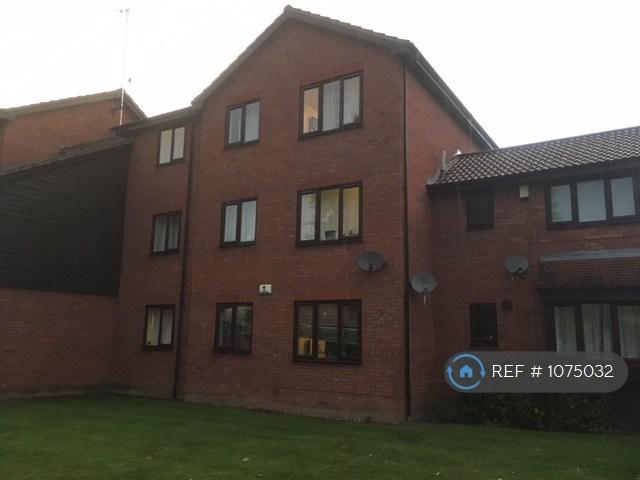 Flat Halifield Drive in Greater London