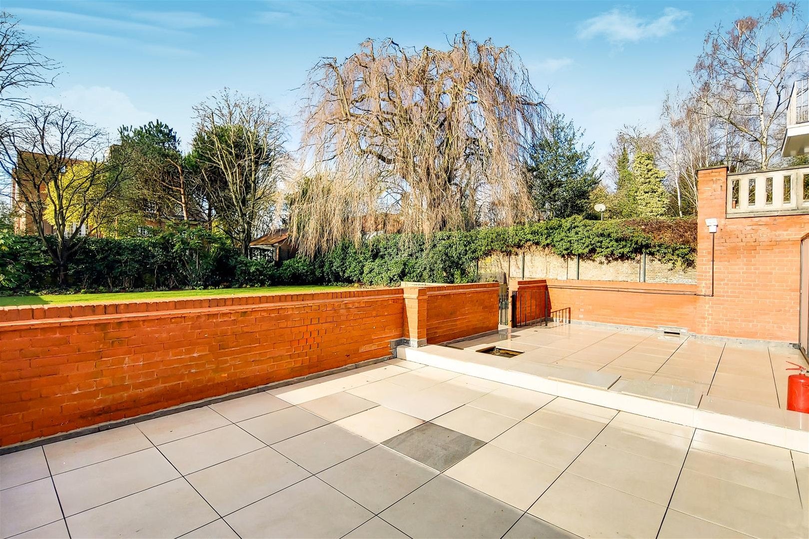 Flat Maresfield Gardens in Greater London