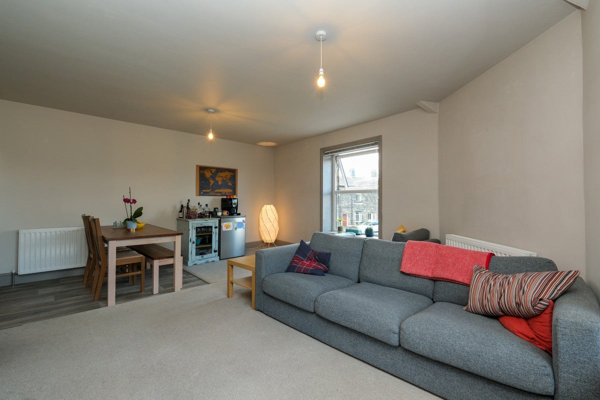 Flat Granville Mount in Leeds