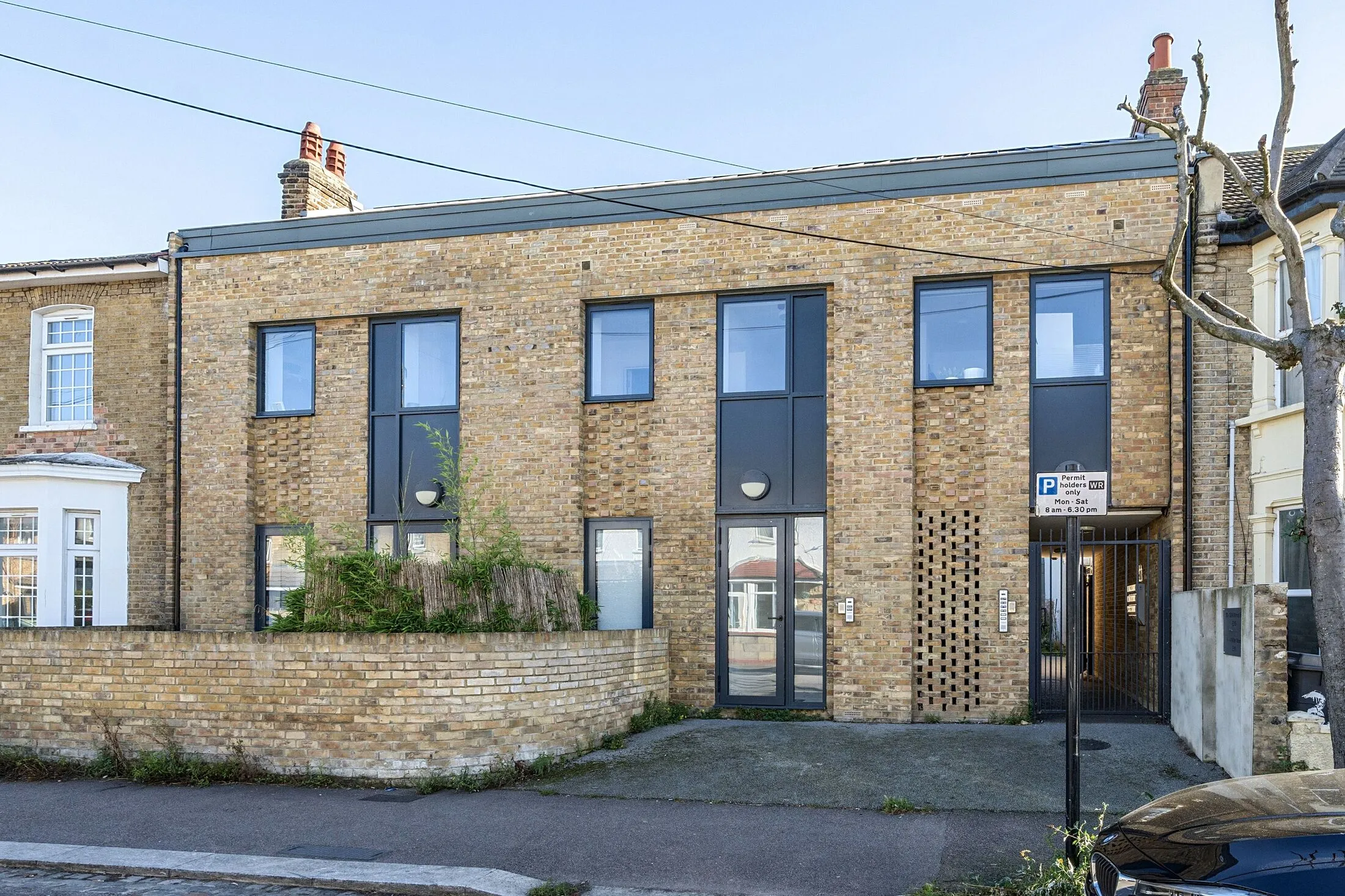 Flat Wilmot Road in Greater London
