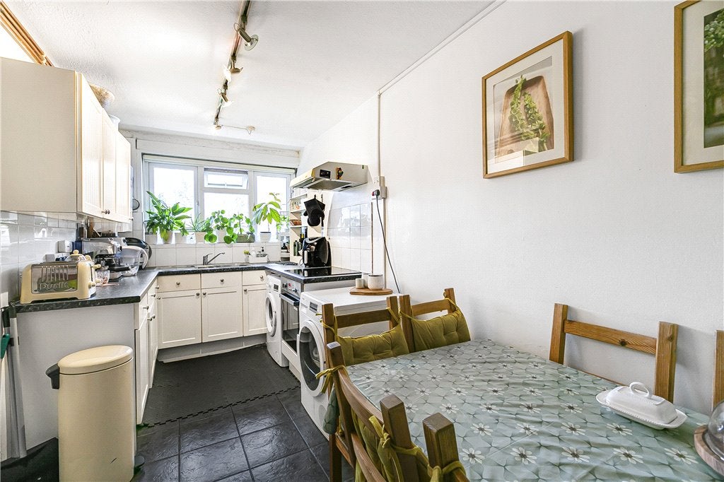 Flat Putney Hill in Greater London