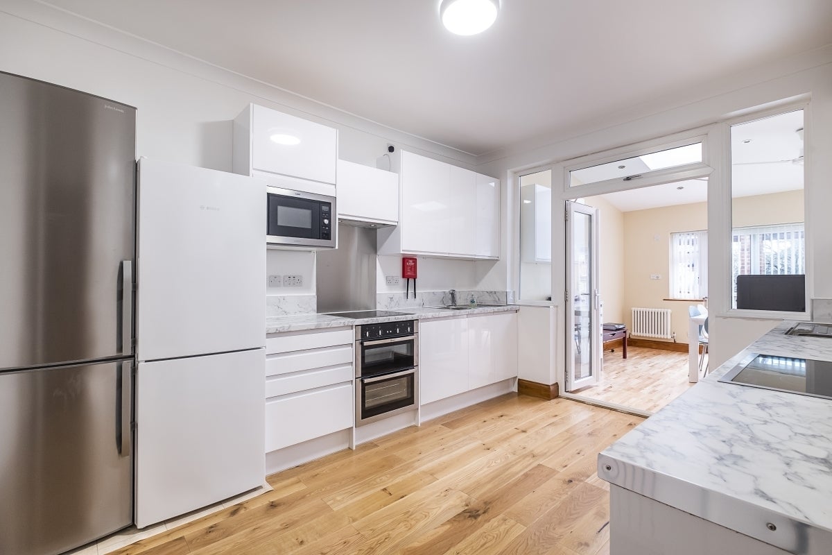 Room Taunton Avenue in Greater London