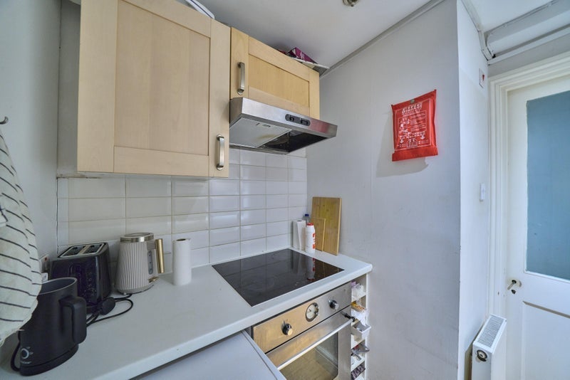 Room Lillie Road in Greater London