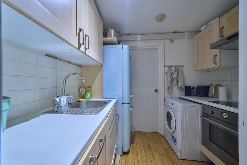 Room Lillie Road in Greater London