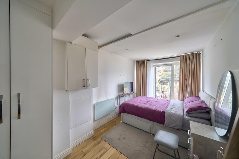 Room Lillie Road in Greater London