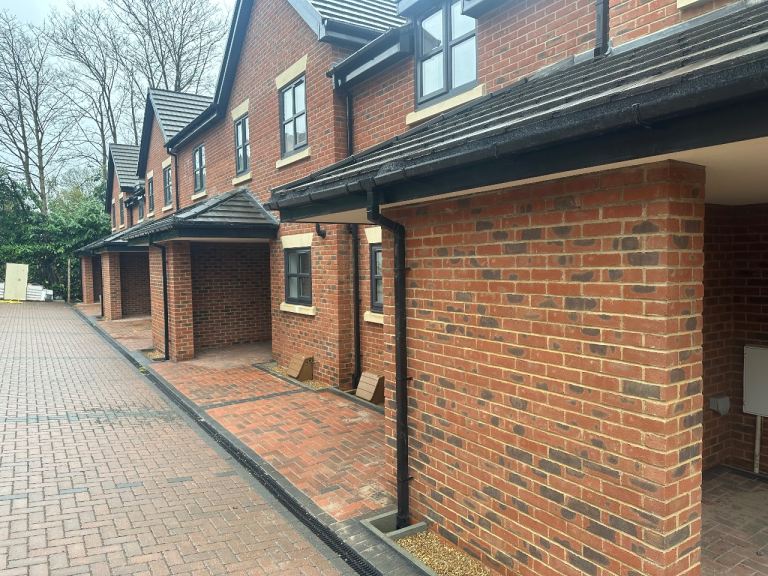 Flat Redan Road in Rushmoor